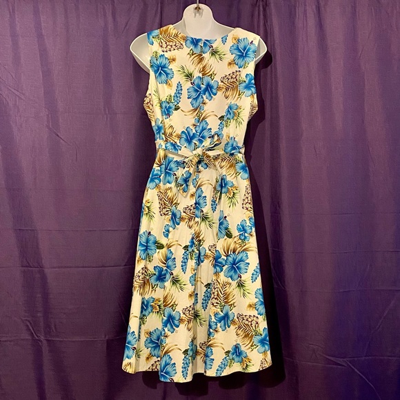 Pinup style tiki dress - Picture 2 of 2